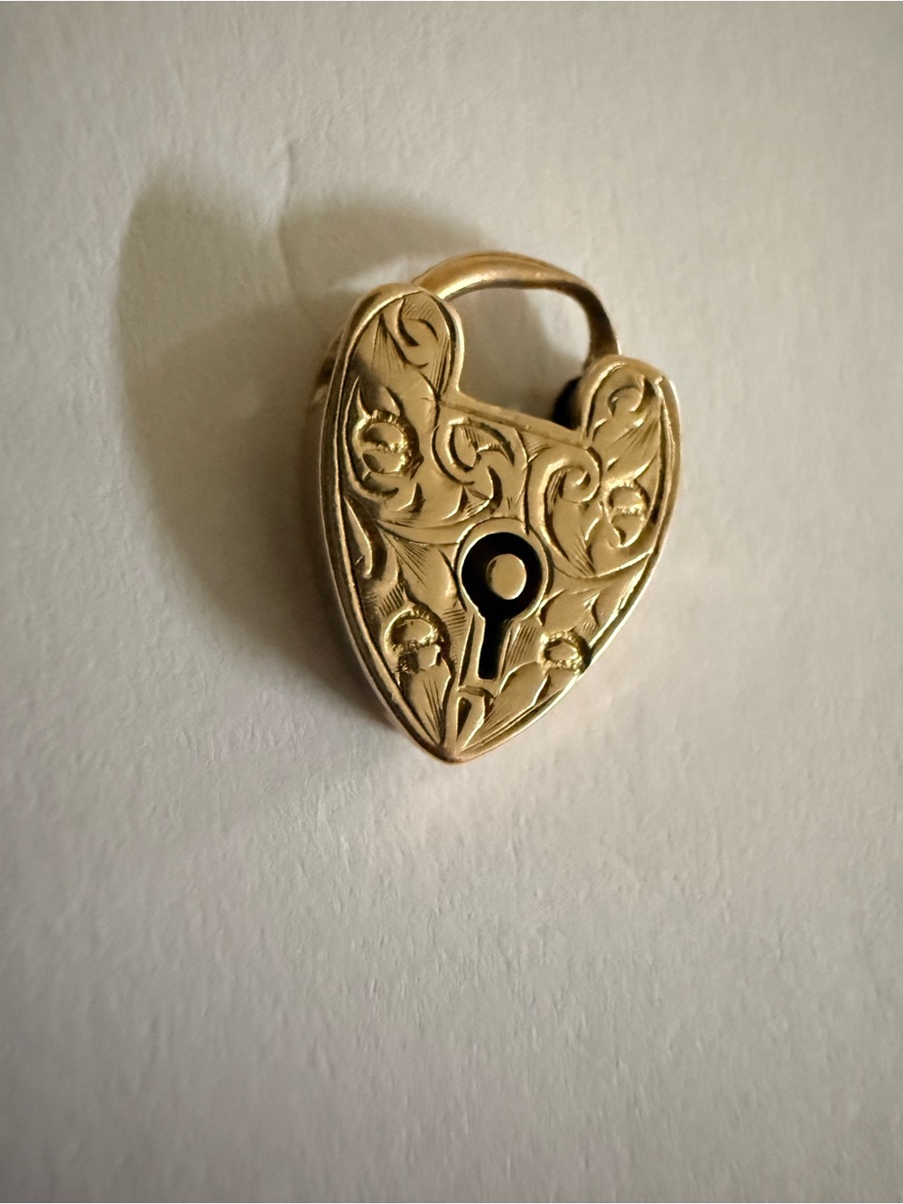 Vintage 9c Gold Heart-Shaped Padlock Pendant